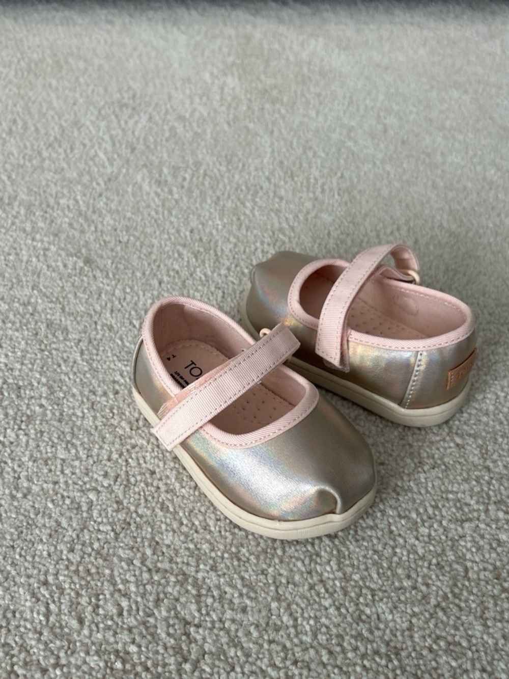 TOMS Girls Iridescent Mary Jane Shoes with Pink Trim - Picture 2 of 2